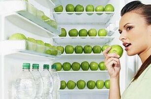 แอปเปิ้ลเขียวและน้ำสำหรับลดน้ำหนัก 10 กก. ต่อเดือน