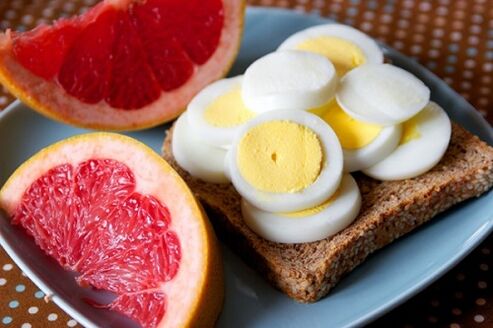 ไข่และส้มโอสำหรับอาหารแม็กกี้